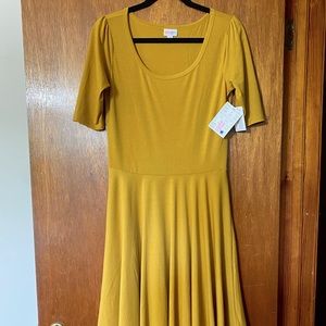 Medium LulaRoe Nicole